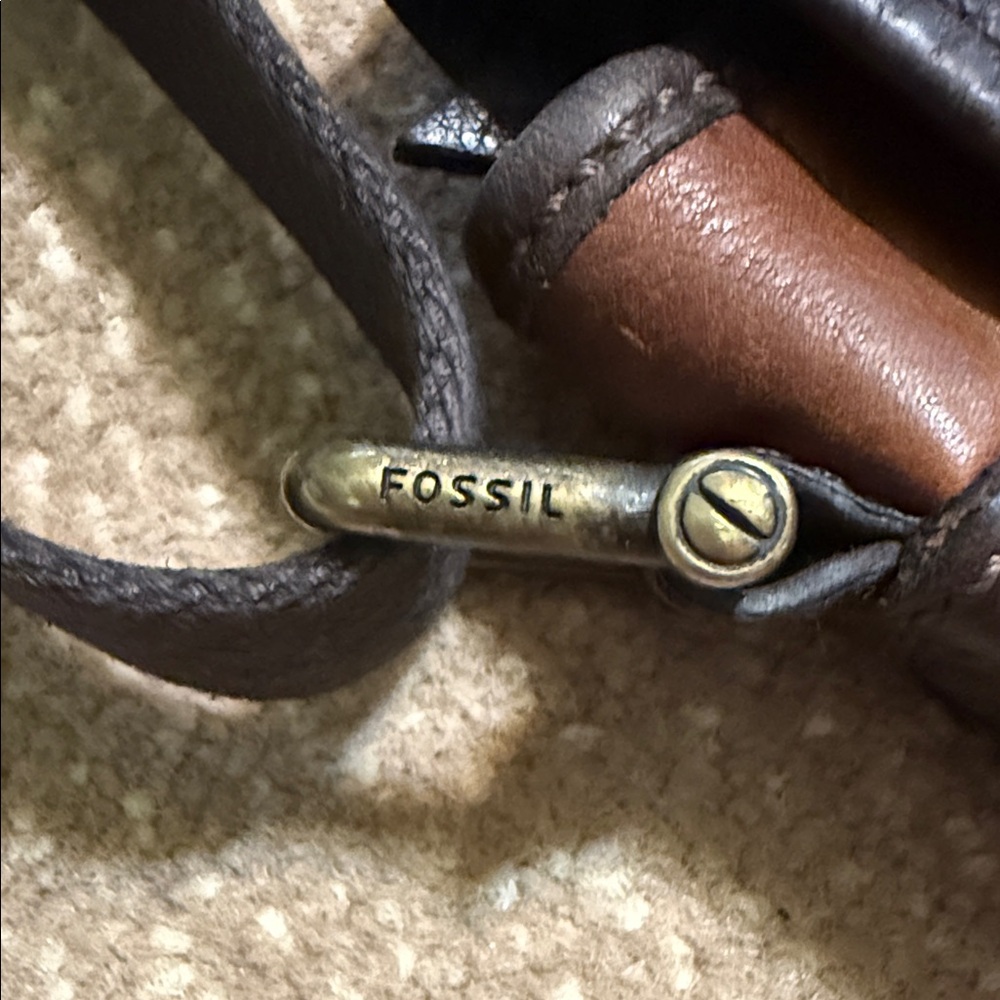 Fossil Brown Leather Vintage Messenger Bag with Dark Trim - Picture 2 of 16